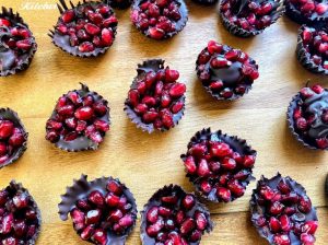 bánh Trái Cây Bọc Socola 